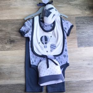 NWOT Hot Air Balloon Baby Gift Set
